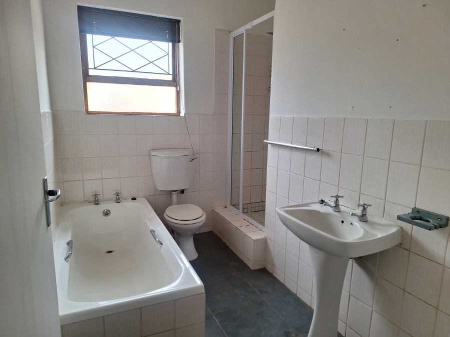 3 Bedroom Property for Sale in Strelitzia Park Eastern Cape